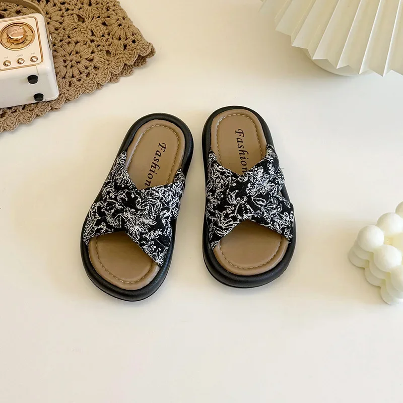 Girls Princess Sandals 2024 Kids New Korean Edition Slippers Outdoors Girls Beach Shoes with Fashion Pattern Soft Comfortable