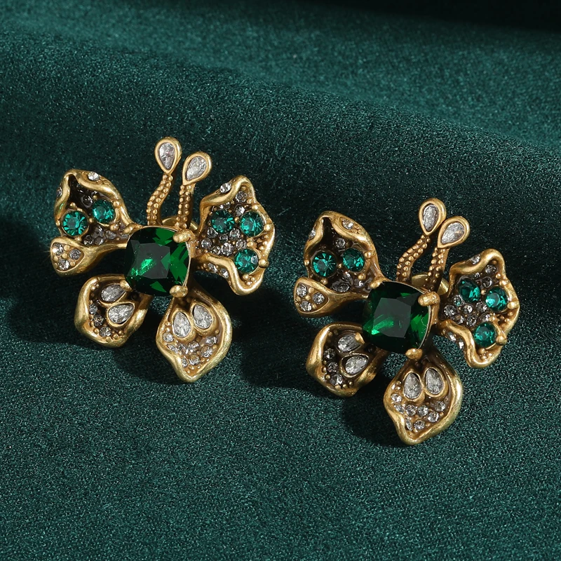 

Винтажные серьги-гвоздики с изумрудами и стразами в форме бабочки для женщин, дизайнерское качество, роскошный свадебный подарок, новые тренды 2026 года