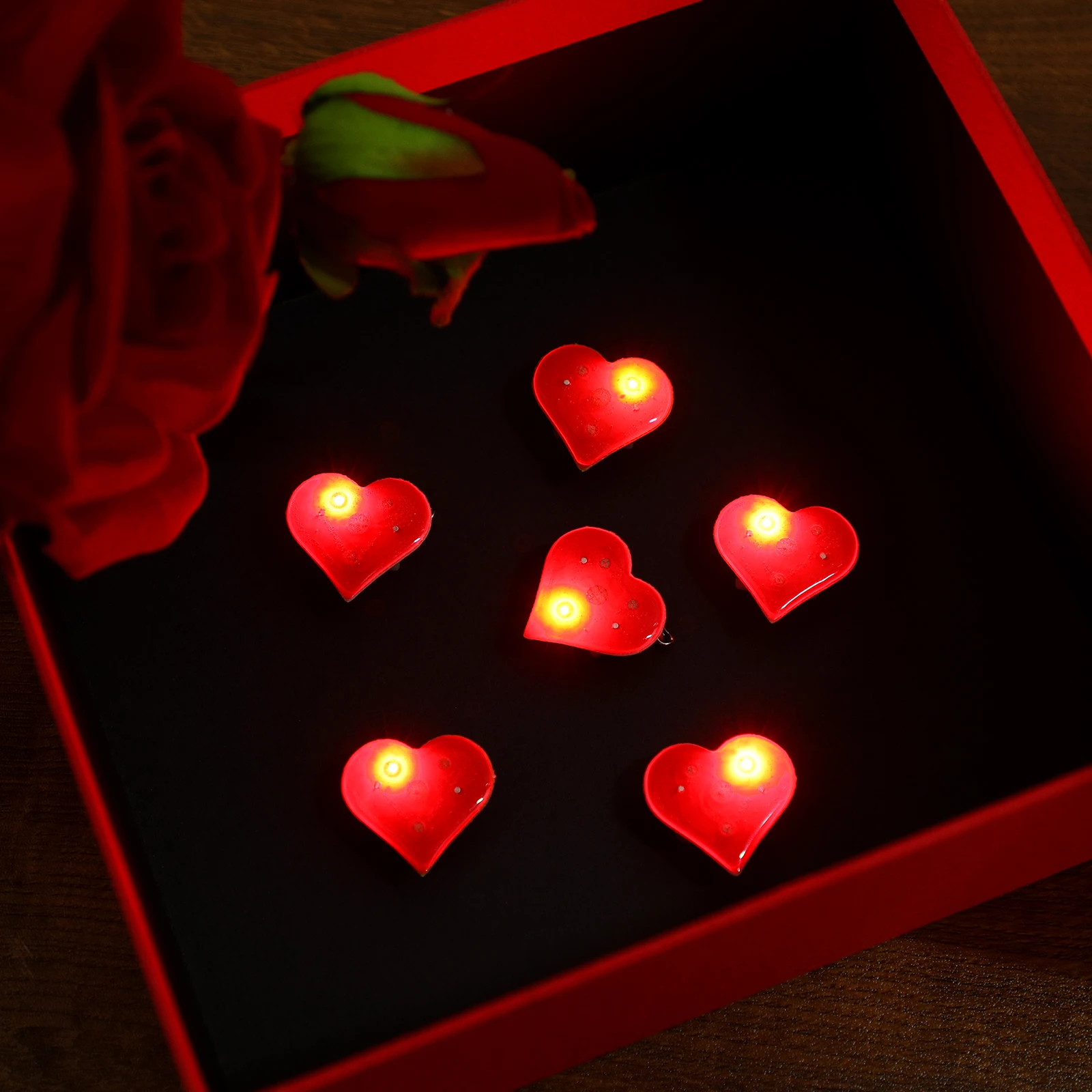 20 шт. светящихся брошек в форме сердца для празднования Дня святого Валентина