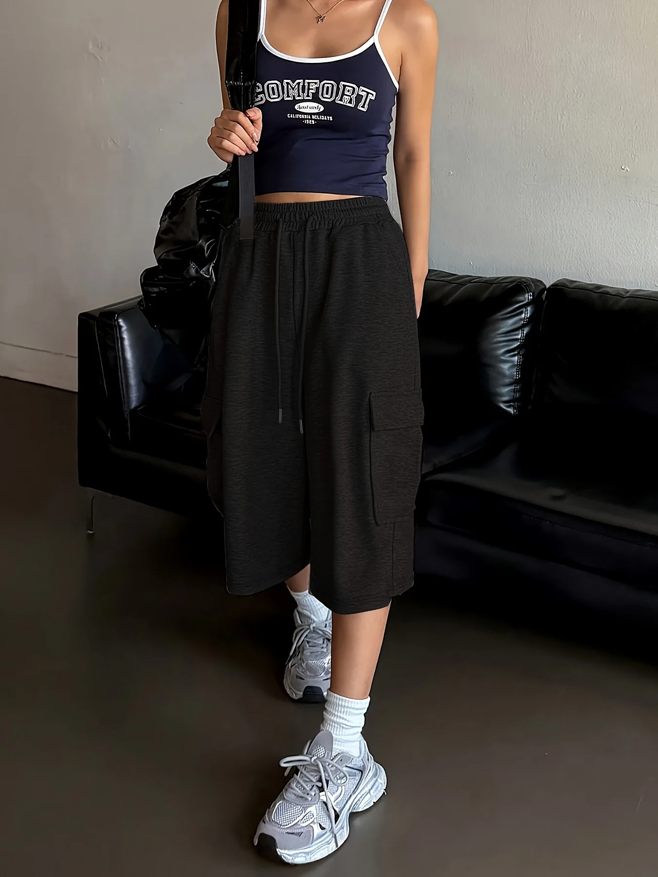 Women's Summer Big Pockets Drawstring Elastic Waist Loose Shorts