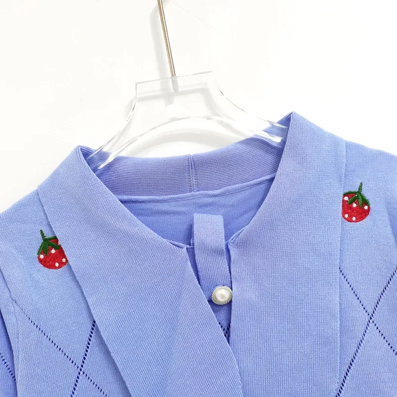 Spring and summer new collar lead embroidery craft red small strawberry short knitwear slim ladies top women's wear