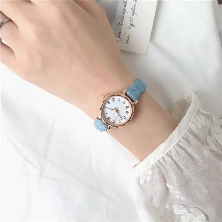 New women's fall fashion easy to take simple compact crowd watch female students casual small dial diamond college style