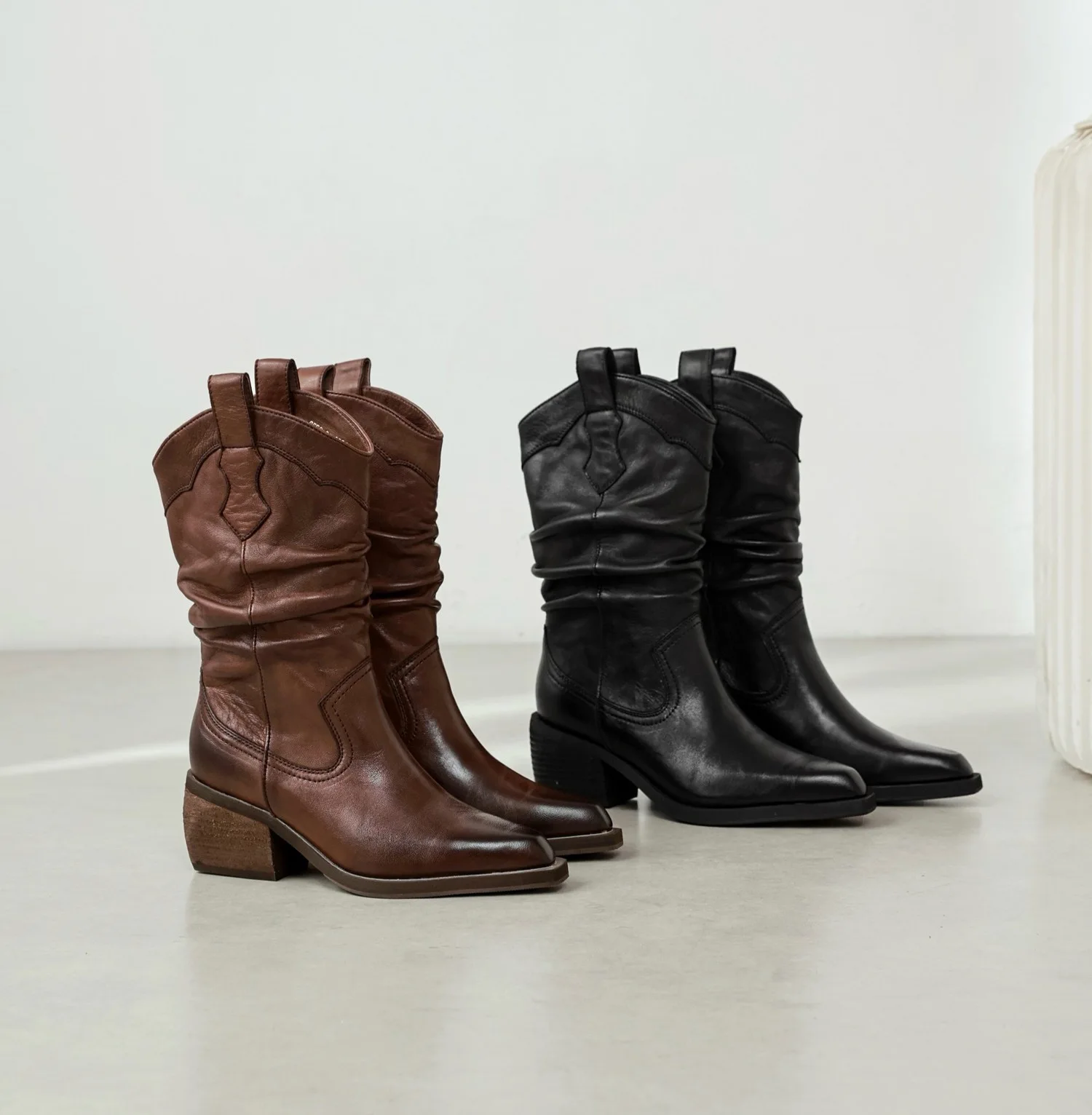 

Женские высокие сапоги, зимние ботинки из натуральной кожи, женская обувь в британском стиле на высоком каблуке до колена на платформе в мотоциклетном стиле, 2025 г.