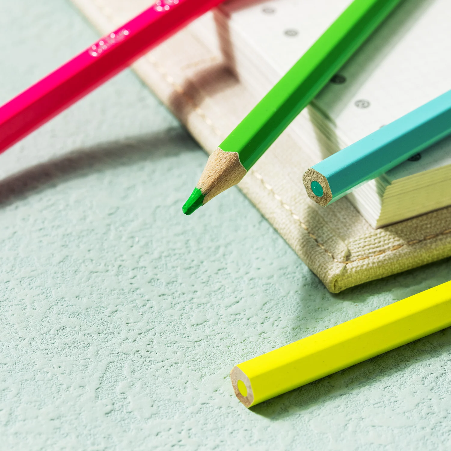 مجموعة أقلام رصاص ملونة مكونة من 12 قطعة من ديلي، أقلام رسم بالألوان المائية، أدوات مكتبية للكتابة والرسم واللوازم الفنية