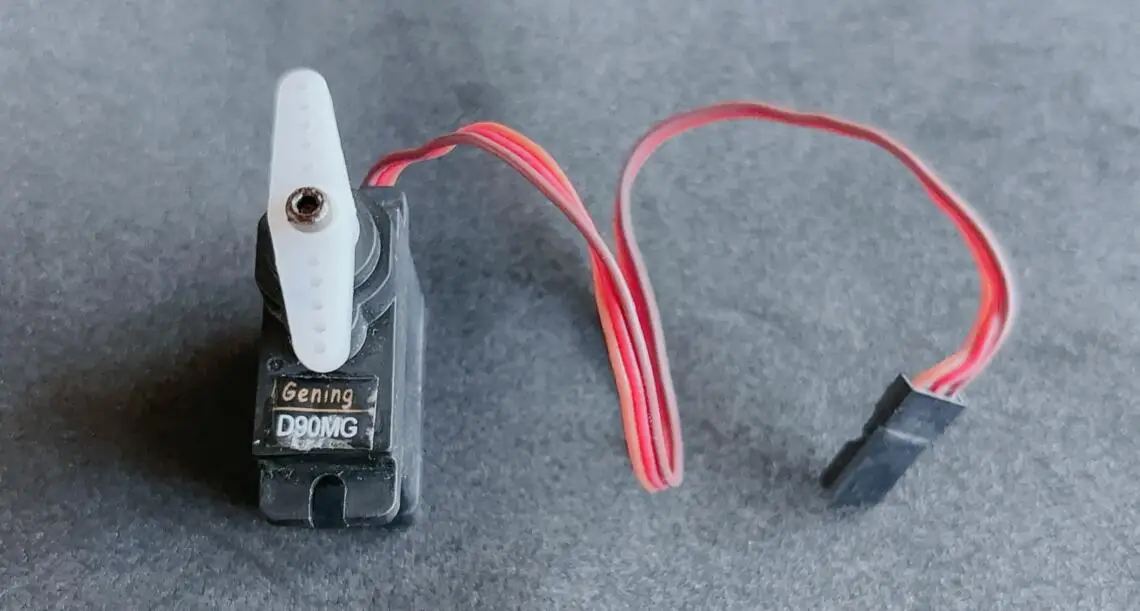 GENING 14g/ 2kg/.07 sec Servo digitale con ingranaggi metallici ad alta velocità D90MG per operazioni giroscopiche per elicotteri, aliante per elicotteri aeroplani 3D