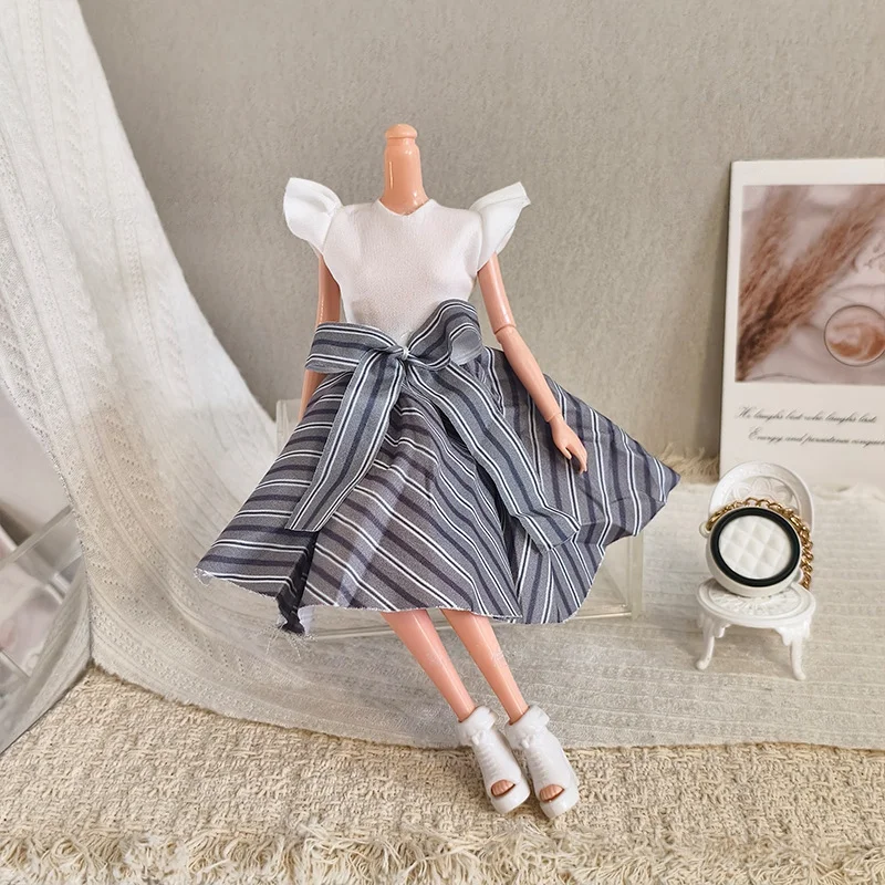 A Floral-Print Mid-Length Skirt Set, A Princess Puff Skirt, and a Strapless Dress Suitable for 30cm/11.5inch Female Dolls view 6