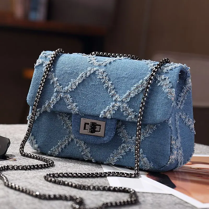 

Новая женская сумка через плечо 2026: модная, простая, с цепочкой, маленькая квадратная сумка, универсальная повседневная сумка-рюкзак, джинсовые сумки и кошельки