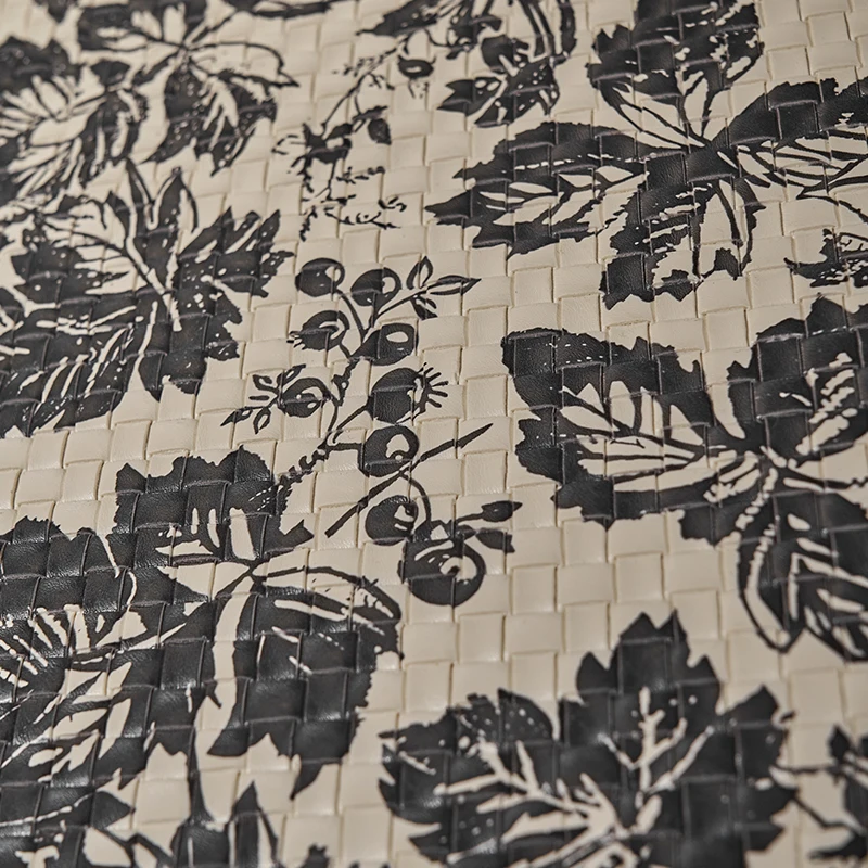 خزانة جانبية لتناول الطعام على الطراز الفرنسي القديم على شكل زهرة قديمة، وخزانة جانبية من القرون الوسطى، وستة دلاء أمريكية