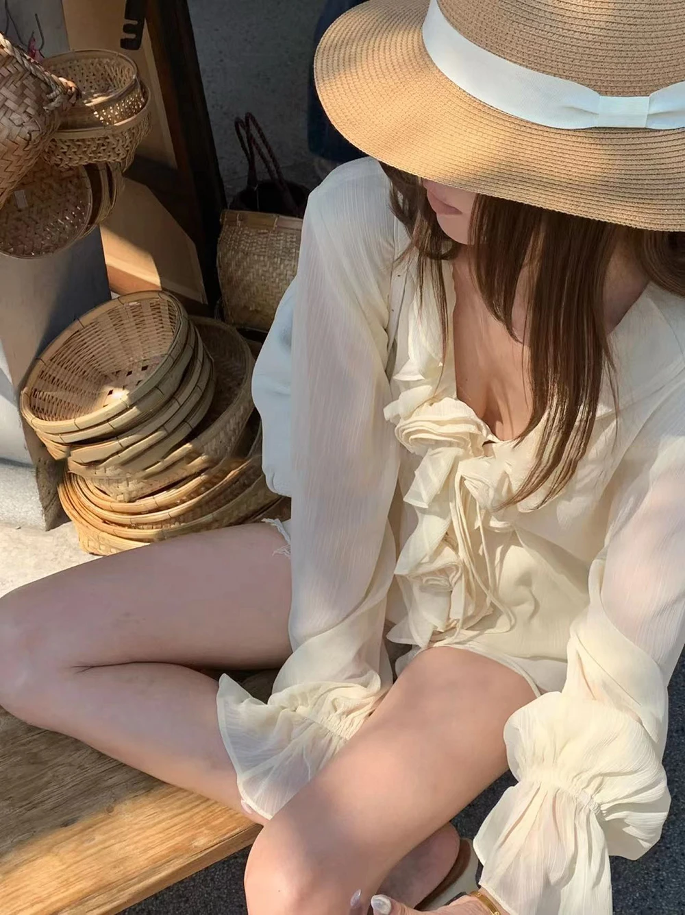 

Ele Lightweight Spring V-Ne Long Sve Chiffon irt Pleated Design Slimming Top Faionable Bell irt