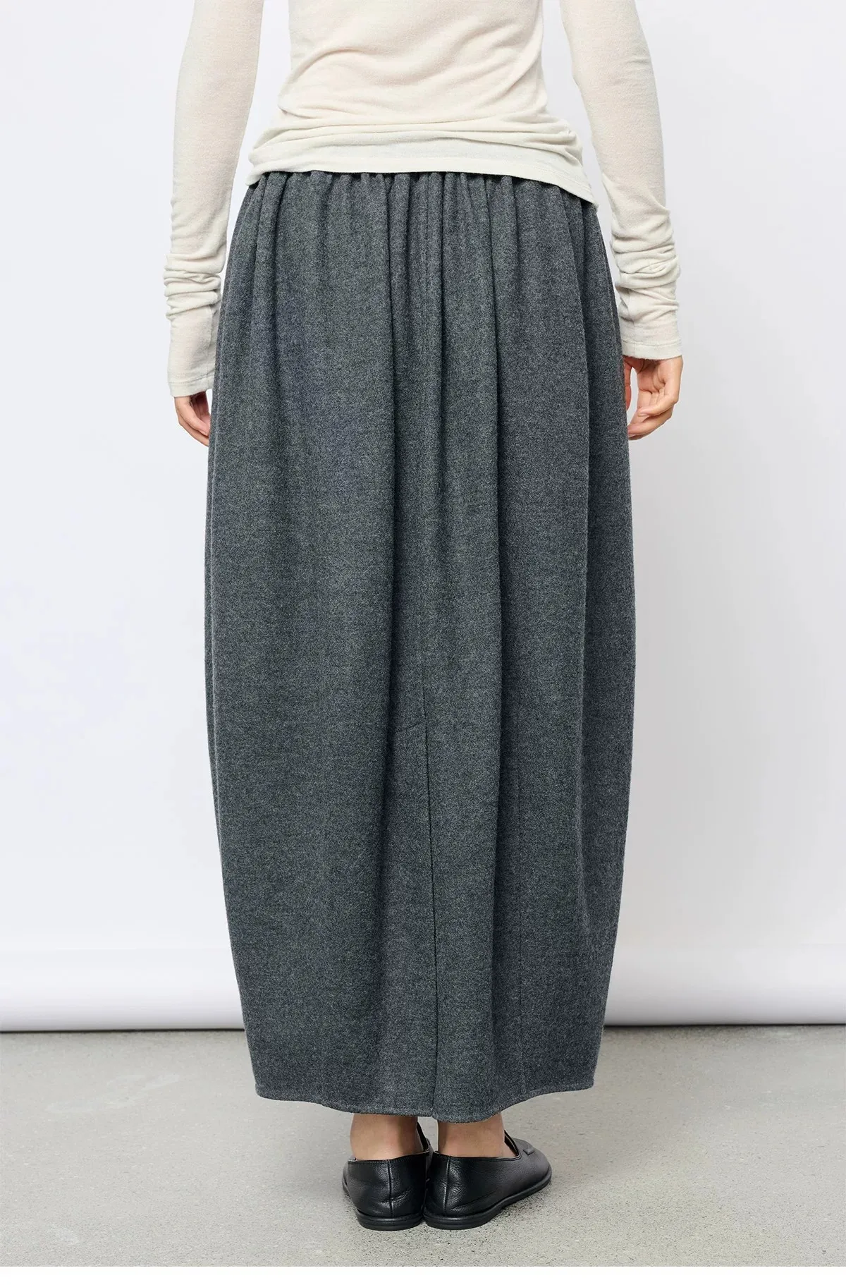 100% Wool Three-Dimensional Cut Flower Bud Skirt, Designed with a Relaxed and Lazy Style, New Model for Women in the Fall/Winter 2026 Season