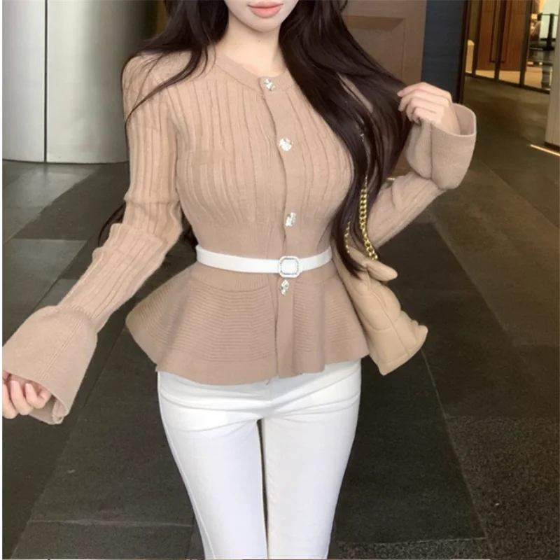 

Черно-белый цвет хаки с круглым вырезом и оборками, короткий кардиган-свитер, новинка 2025, осенняя вязаная рубашка с длинными расклешенными рукавами и поясом, тонкий топ