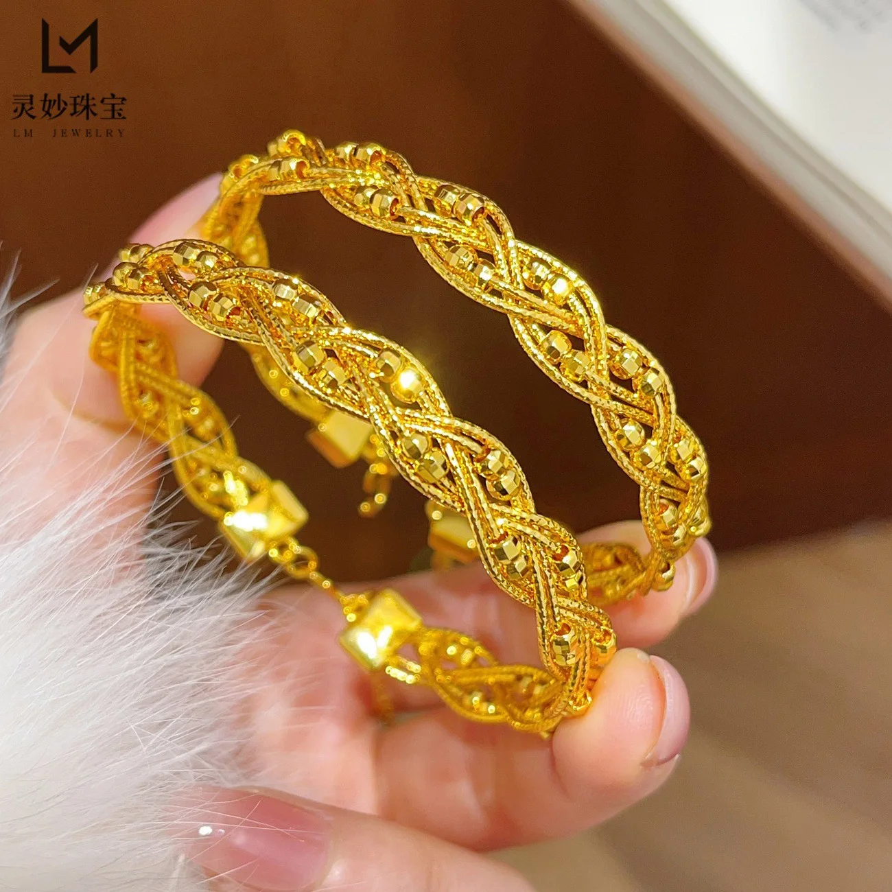 

Французский романтический кружевной стиль, ажурный эластичный браслет из сетки для женщин, 24-каратное золото AU999, элегантный и женственный.