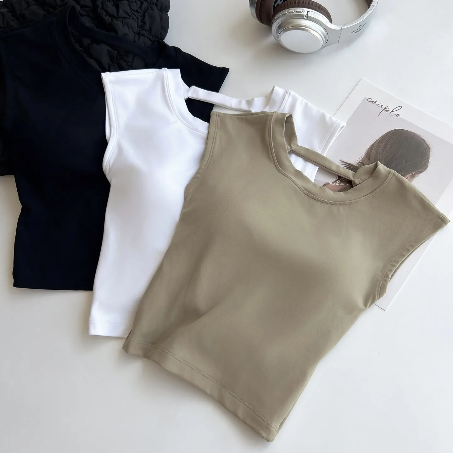 Yoga-Fitness-Weste mit niedriger Intensität, rückenfreies, kurzes Sport-T-Shirt, sexy, figurbetontes Top mit festen Cups, kurze Ärmel, T-Shirts für Damen – Detail 2