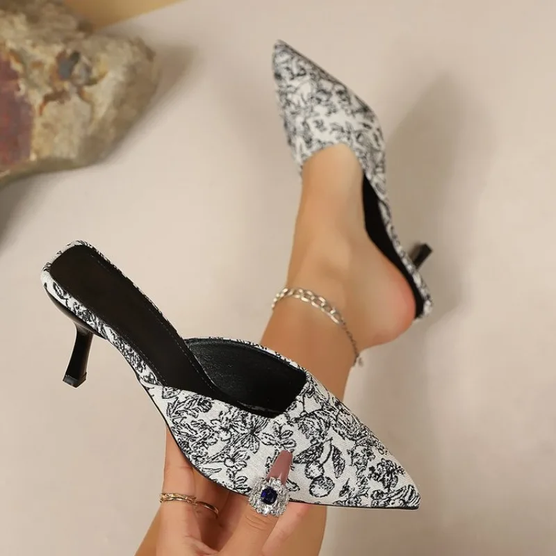 

Summer New Women Slippers Embroidered Pointed Toe Closed-Toe Thin Heel Shoes Women's Casual Versatile Sandals
