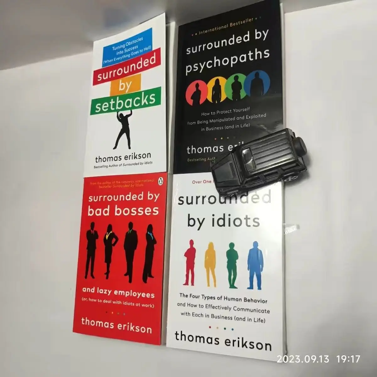 4 buku yang ditetapkan oleh Thomas Erikson dikelilingi oleh Idiots, oleh psychopat, oleh pengaturan kembali, oleh Bad bos buku terlaris dalam bahasa Inggris