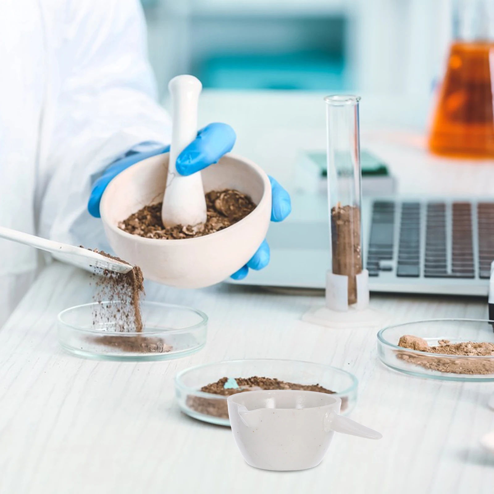 

2Pcs Round Evaporating Dish Handle Design for Clean Pouring Laboratory Tool for Heating Concentrating Drying School Evaporating