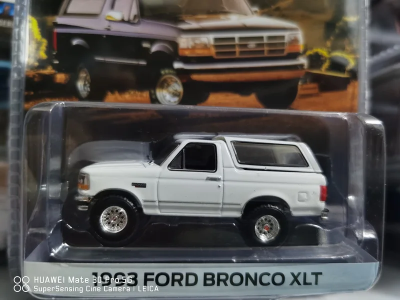 GREENLIGHT 1:64 1993 Ford Bronco XLT  Collection die cast alloy car model decoration gift