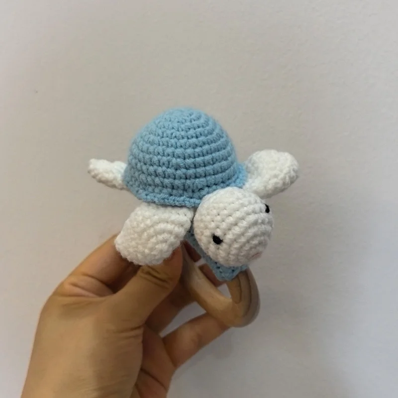 Handgemachte Häkel karikatur Meeres schildkröte Tier Baby Rassel Spielzeug sicher Buche Holz Neugeborenen Handgriff Beißring Baby Beißring