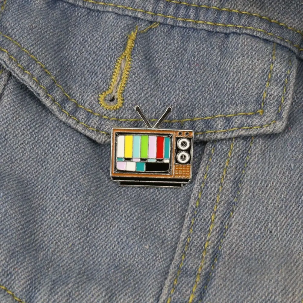 Lapel Pin No Signal Vintage TV Pin Retro Snowflake Screen Antenna TV Pins Vintage Classic Television Brooches Badge