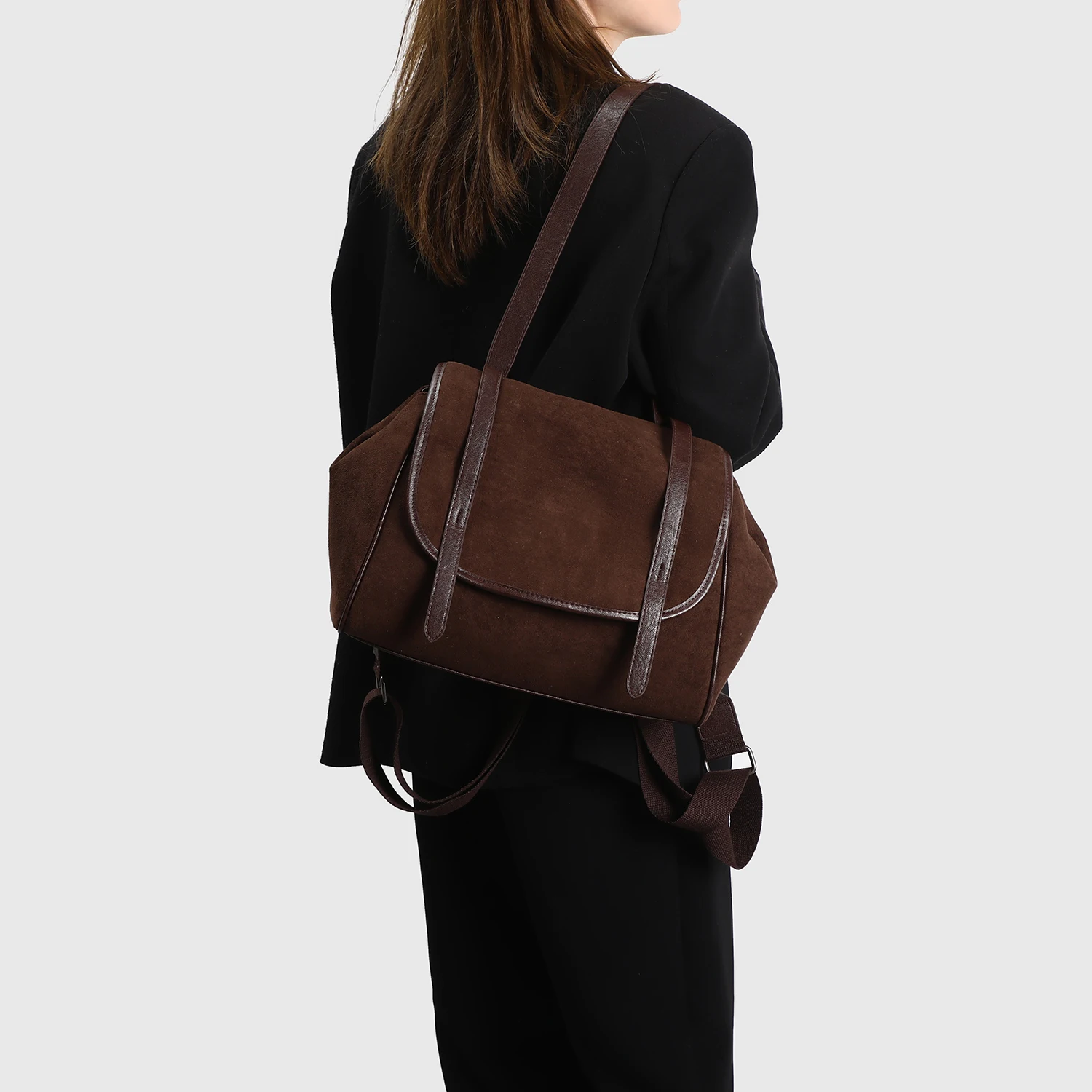 حقيبة ظهر نسائية جديدة موديل 2026 مصنوعة من جلد البولي يوريثان متعددة الاستخدامات بتصميم أمريكي عتيق بسعة كبيرة وبسيطة للتنقل ومقبض ناعم وكتف محمول #1