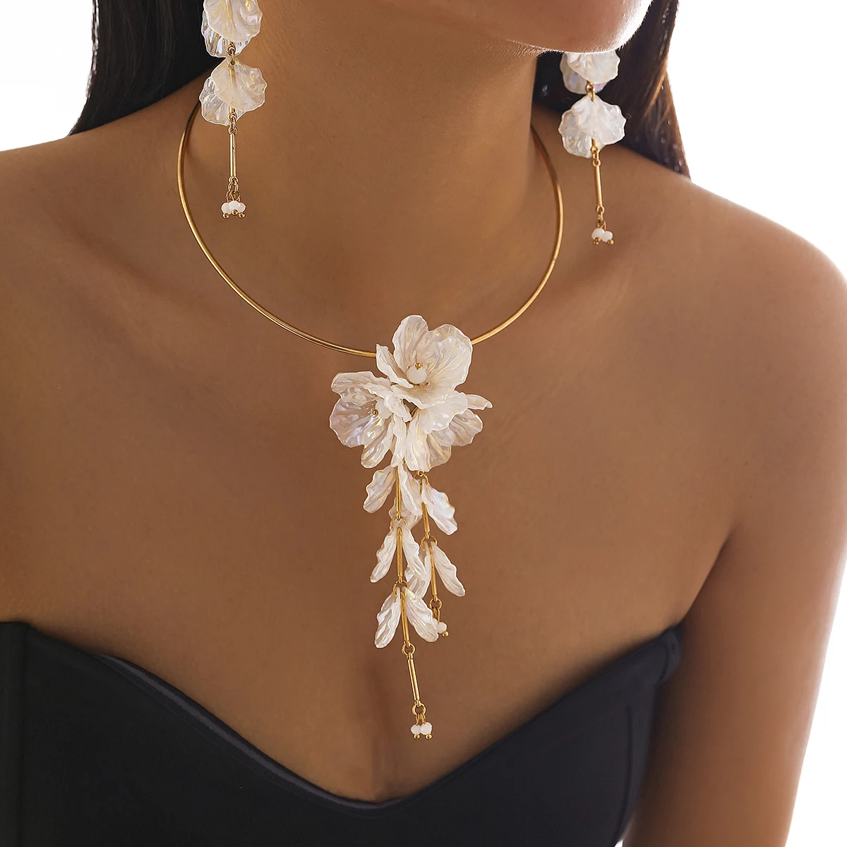 

SHIXIN Trend Plastic 3D Flower Flower Necklace for Women Petal Long Tassels Necklace Earrings Jewelry Set Luxury Wedding Jewelry