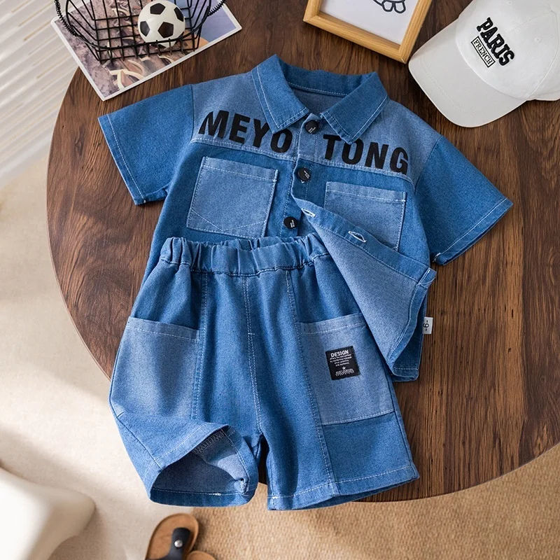 2025 2PCS Abbigliamento per bambini Ragazzi Estate Nuovo Denim Giacca a maniche corte + Pantaloncini di jeans Moda Baby Outfit Set Abbigliamento sportivo casual