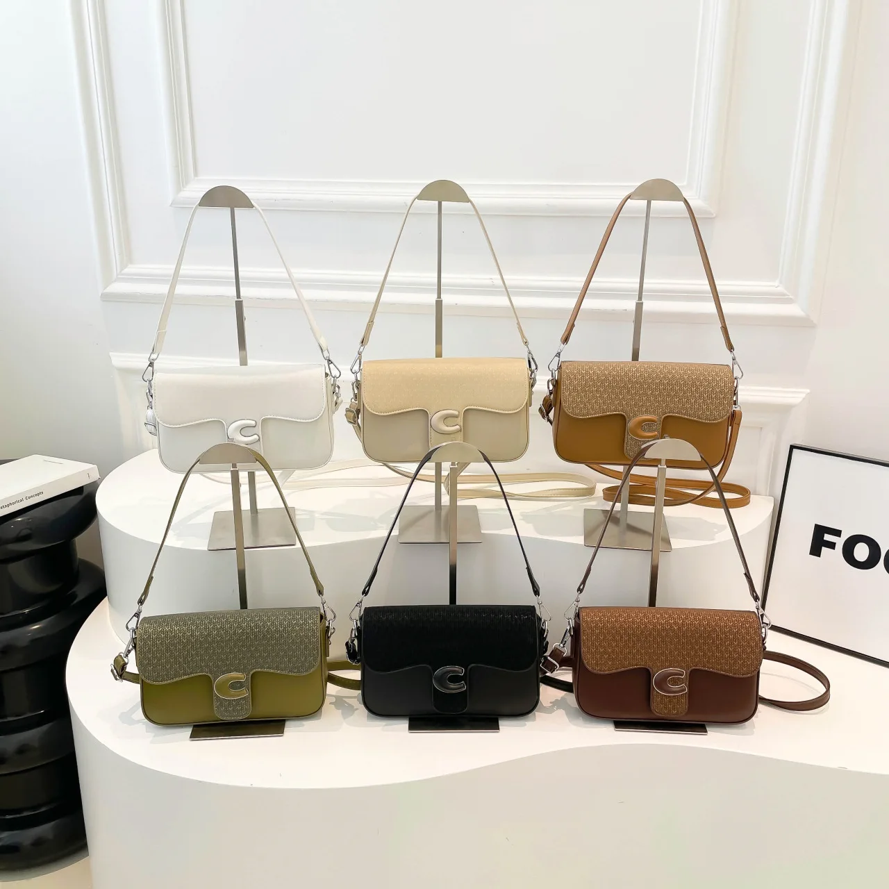 

Женская ручная сумка 2025 года — нишевый и модный стиль, минималистичный цветной блок, высококачественная текстура, переноска через плечо и через плечо