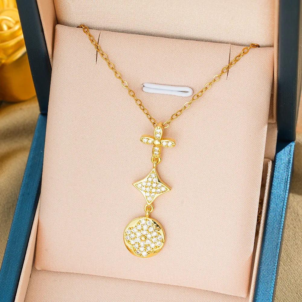 

Korean-style light luxury niche three-layer four-leaf clover titanium steel necklace collarbone chain accessory