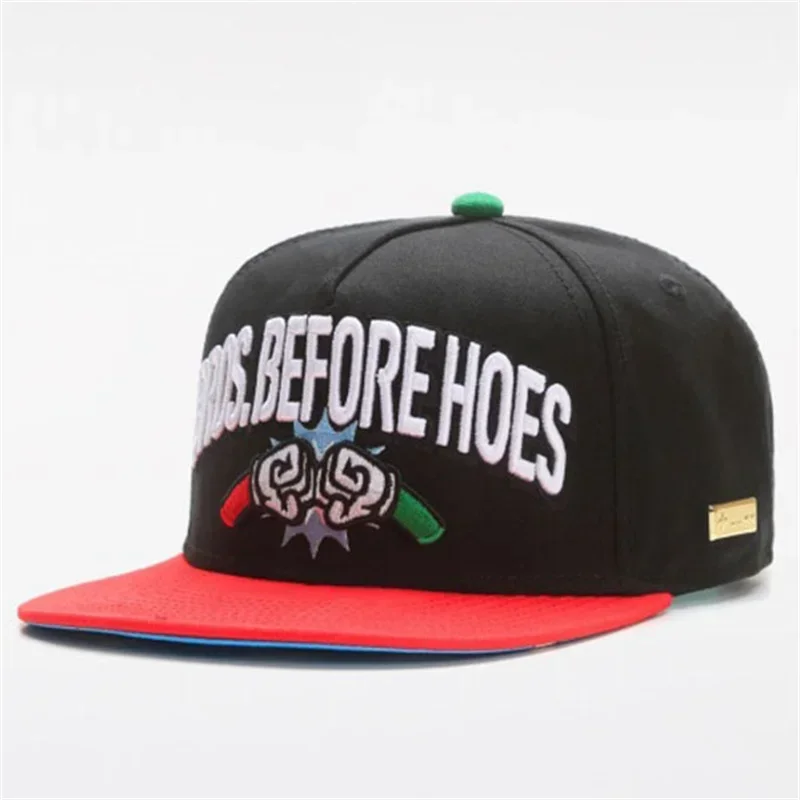 Moda di Lusso Del Ricamo Del Fumetto Berretti Da Baseball per Le Donne Degli Uomini HipHop Cavaliere Caps Sport Snapback Sun Trucker Cappello Gorras Hombre