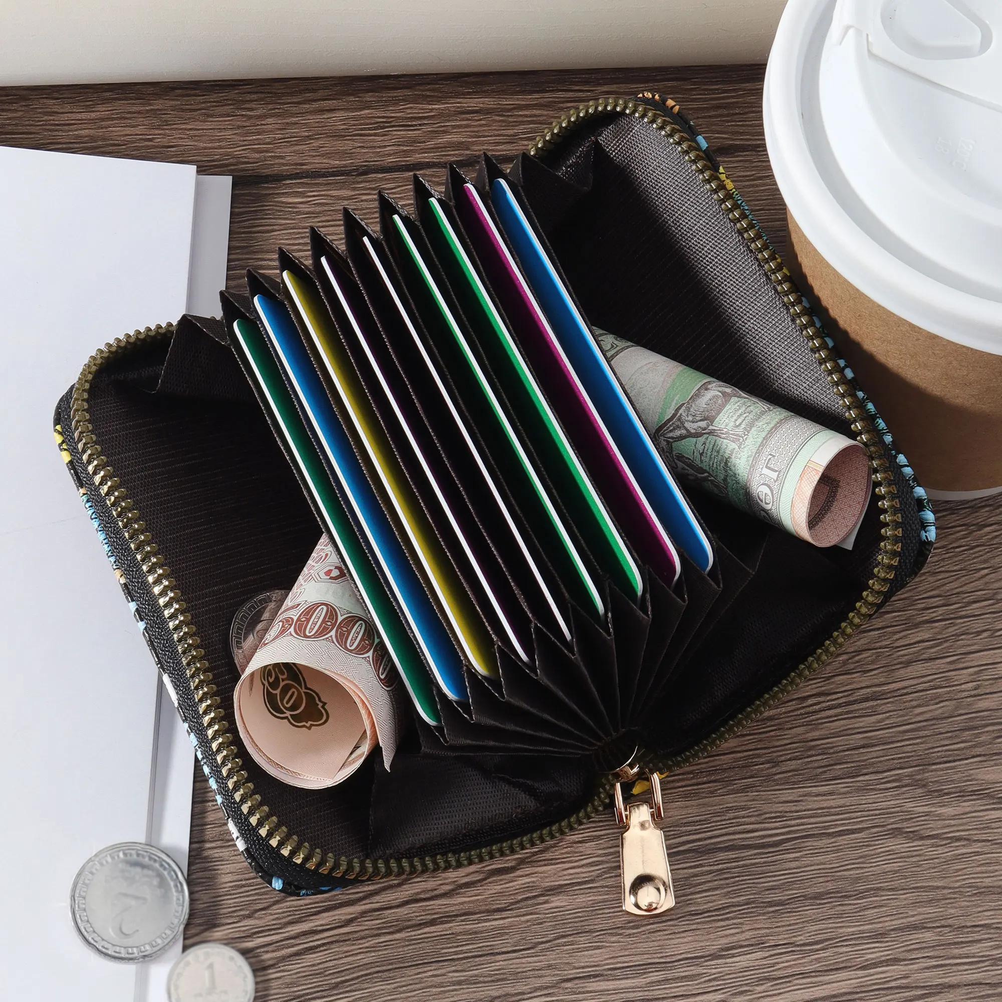 패셔너블하고 고품질의 신용카드 보관 가방, 여러 카드 슬롯이 있는 심플하고 캐주얼한 디자인, 동전 주변에 패셔너블한 지퍼