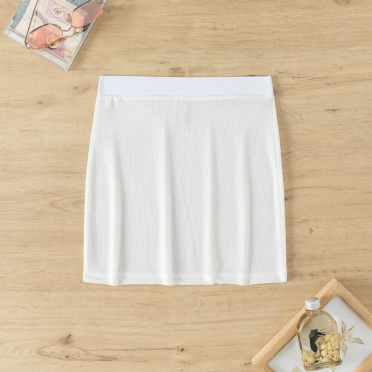 2024 Nuovo costume da bagno bikini sexy con gonna a rete da pesca bianca solida per le donne