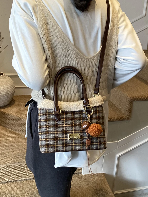 

Trendy Lamb Fur Crossbody Bag Women's Autumn Winter Plaid Versatile Handbag Casual Simple Sle Detachable oulder Strap
