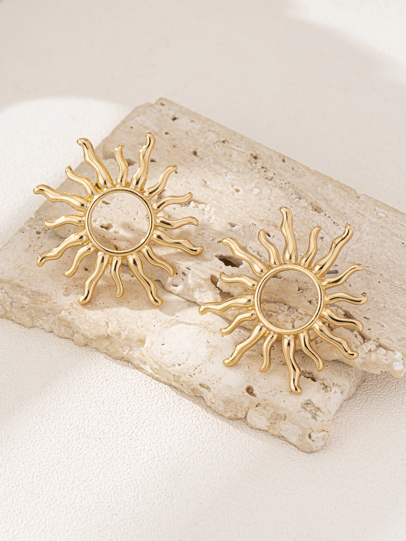 1 Pair fashion Temperament Elegant Sun Flower Stud Earrings