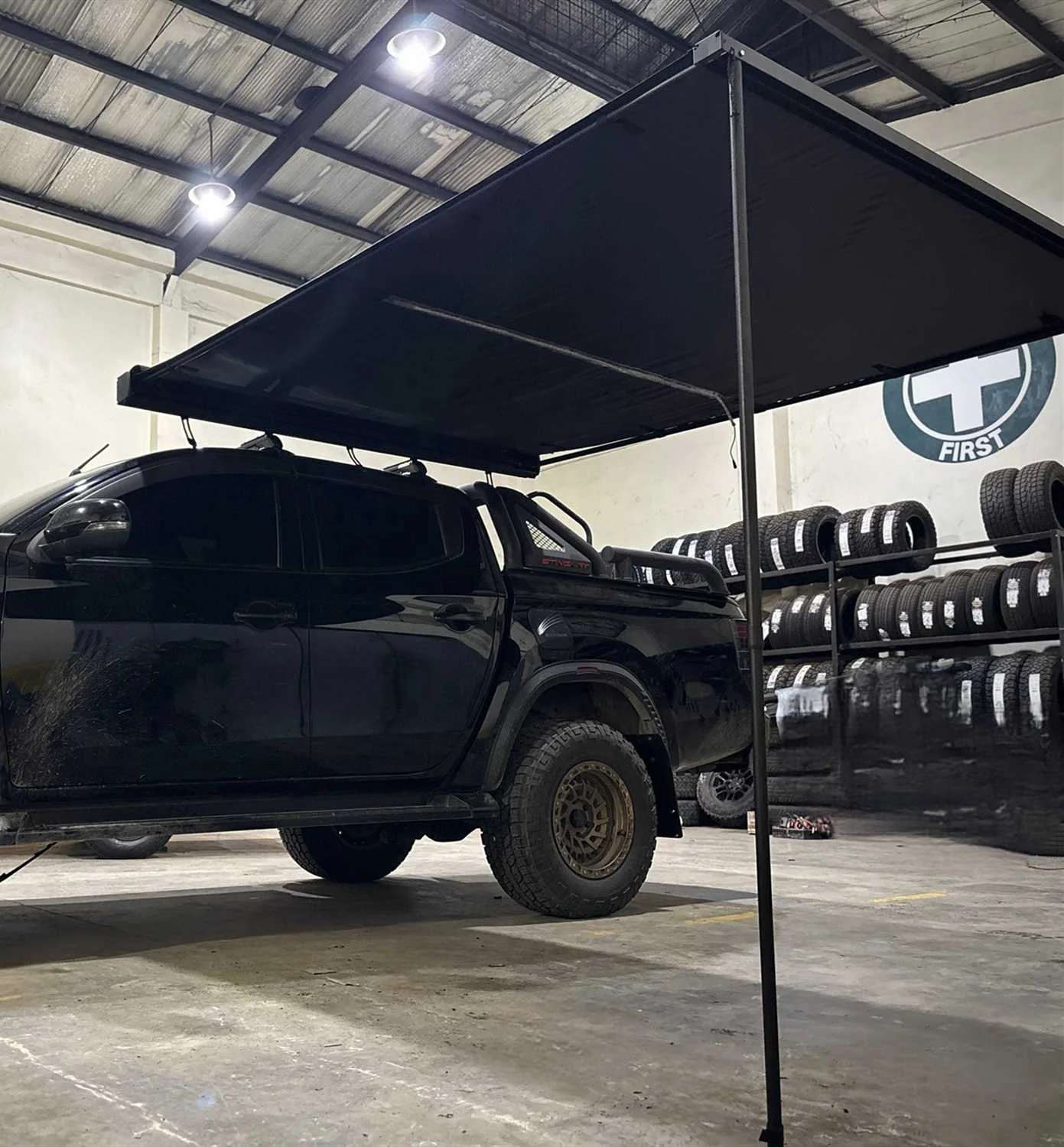 Large Stock Lightweight 4x4 Car Awning Tent Waterproof Retractable Aluminum Alloy UV-Resistant LED Lighting For Truck Campers