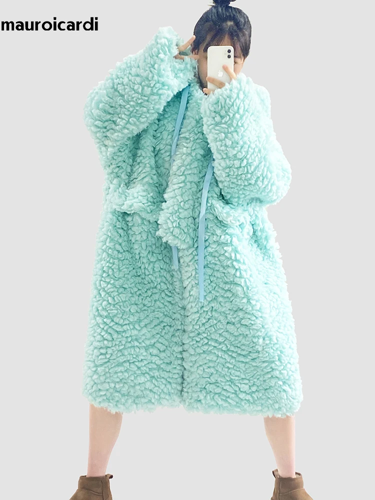 Mauroicardi Inverno Lungo Oversize Carino Dolce Kawaii Spessore Caldo Blu Spessore Caldo Fuzzy Soffice Cappotto di Pelliccia Sintetica Delle Donne con Cappuccio 2024