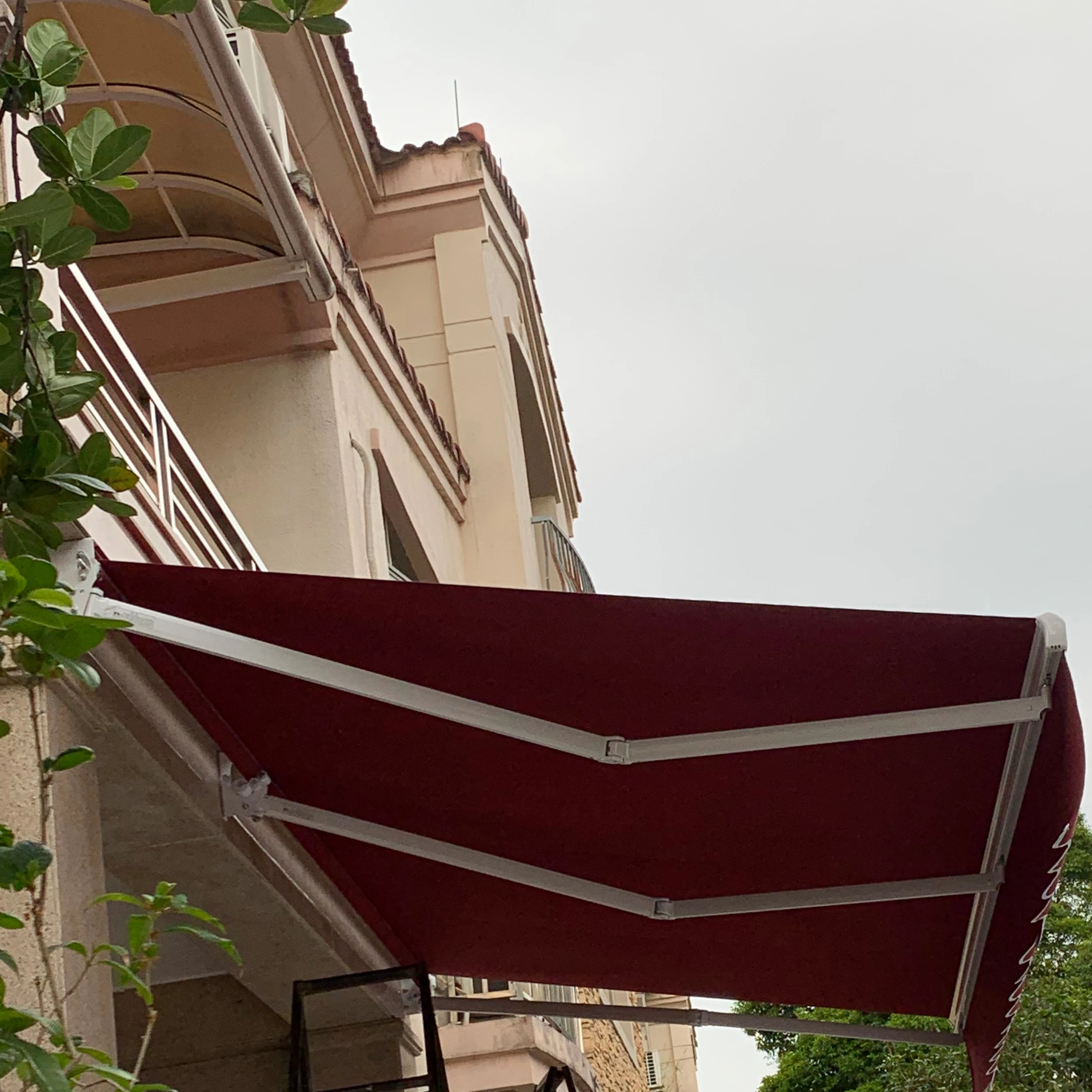 

SCD Outdoor Motorized Awning with Rain Gutter Free Standing Sun Shade Window Awning