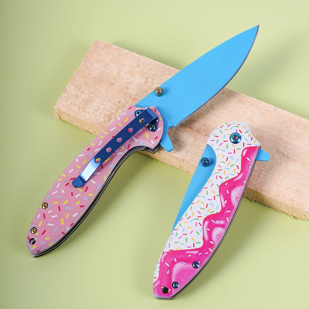 2026 new Outdoor EDC KnifeHigh-quality folding knife stainless steel bright blue blade, donut pattern handle, sharp and durable.