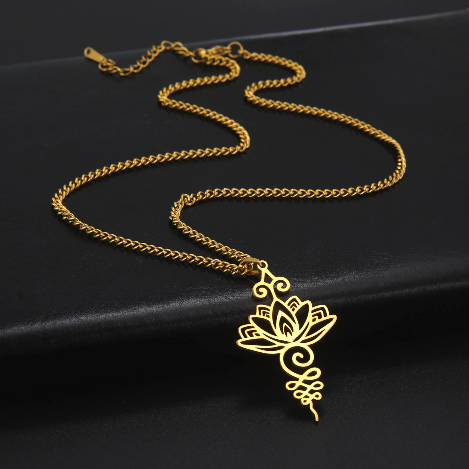 Cazador Goldfarbene Yoga Unalome Lotusblüten-Anhänger-Halskette aus Edelstahl, Schmuck für Frauen, Vintage-Buddhismus, spirituelles Geschenk