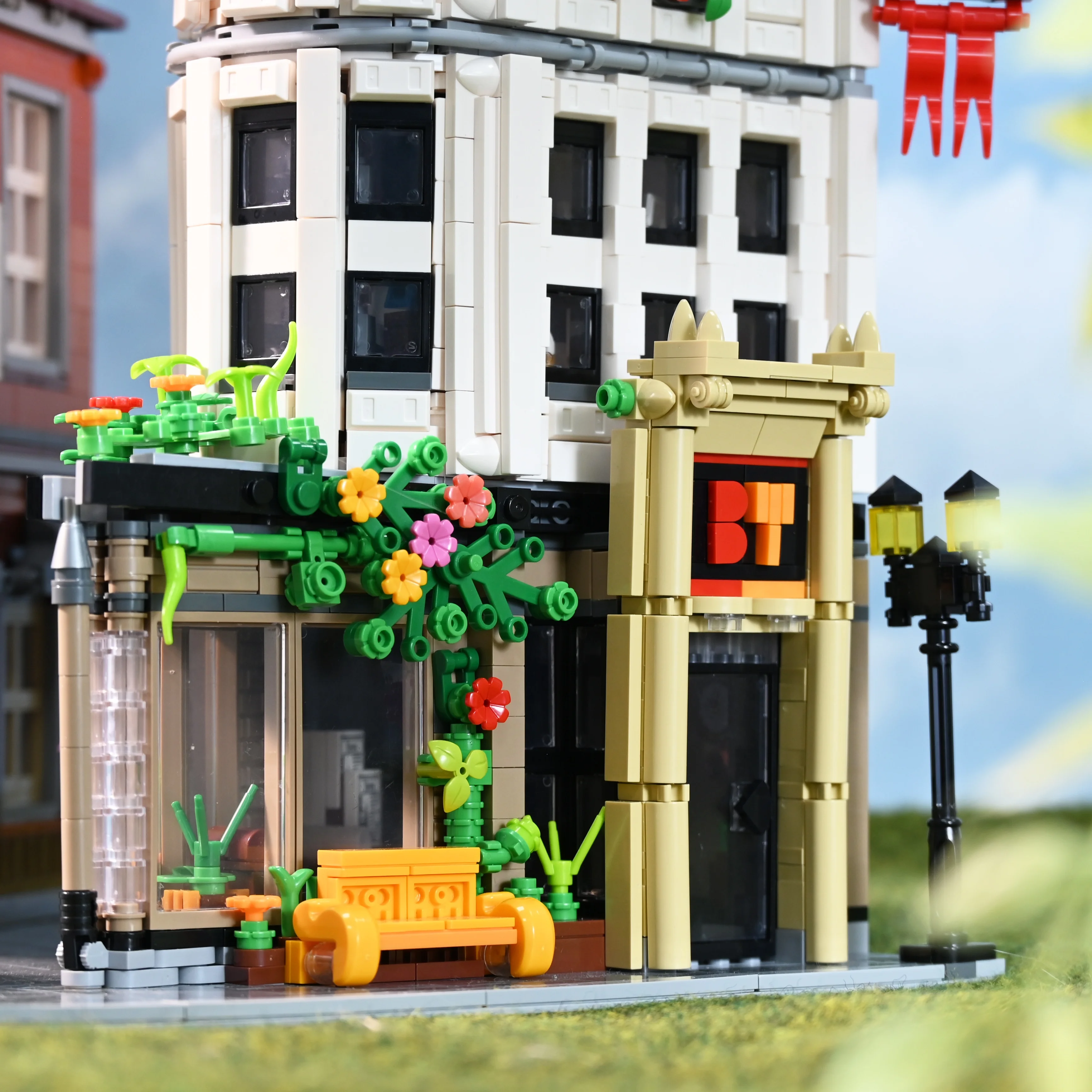 مجموعات مباني منزلية لبناء فلاتيرون، مجموعة نماذج مكعبات بناء وحدات معمارية لمتجر المدينة، مع هدية مكونة من 12 شخصية 4500 قطعة #4