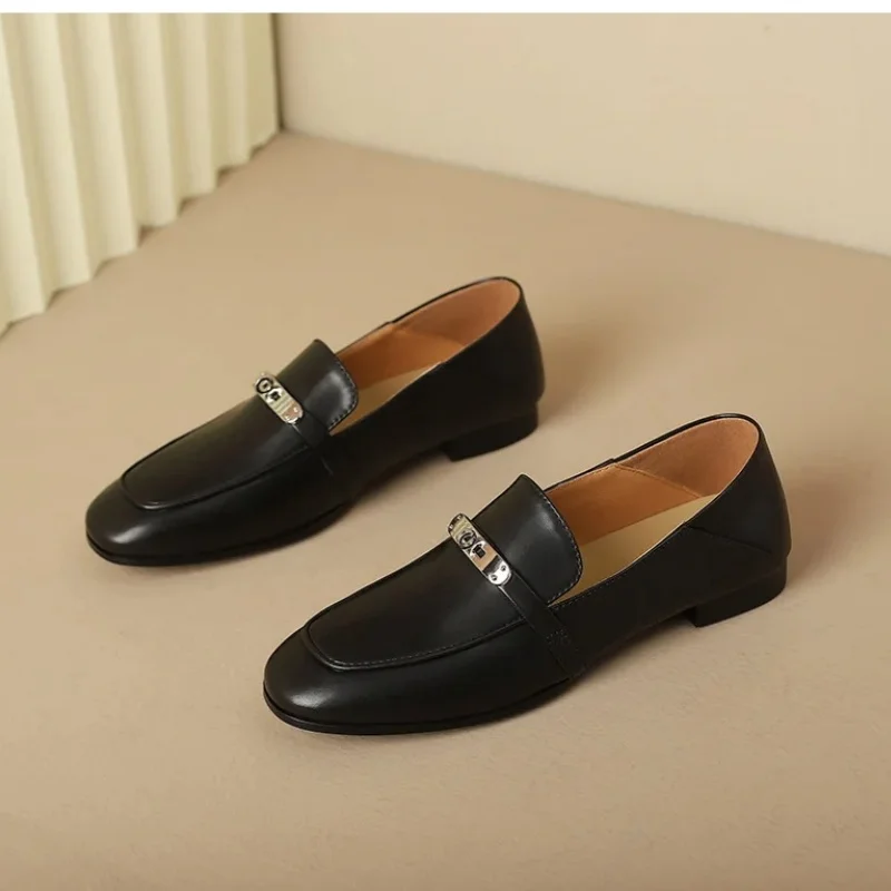 2025 خريف جديد وصول النمط الروماني جولة تو النساء حذاء مسطح موضة لينة مريحة المتسكعون تنوعا السيدات حذاء مسطح