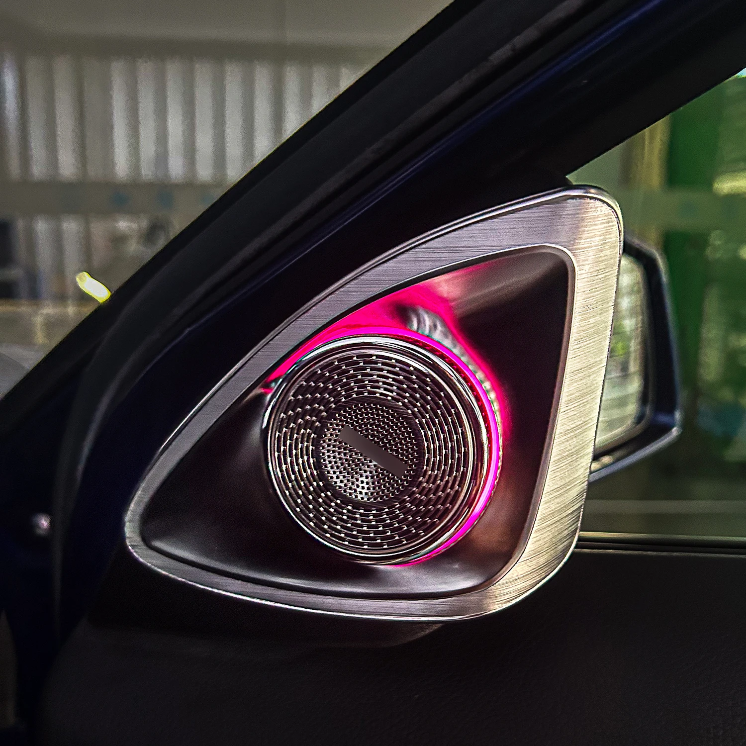 

Luxury X156 4D Rotating Tweeter Speaker 64 Colors LED Ambient Light For Mercedes Benz GLA-class 2013-2019 LED Rotary Speaker