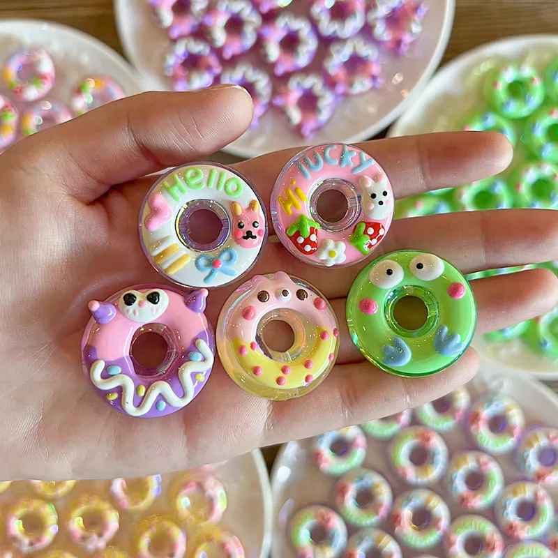 10 قطعة إكسسوارات دونات لطيفة مرسومة يدويًا من الأكريليك من خلال ثقب الخرز إكسسوارات شعر مصنوعة يدويًا أساور سلاسل المفاتيح المواد