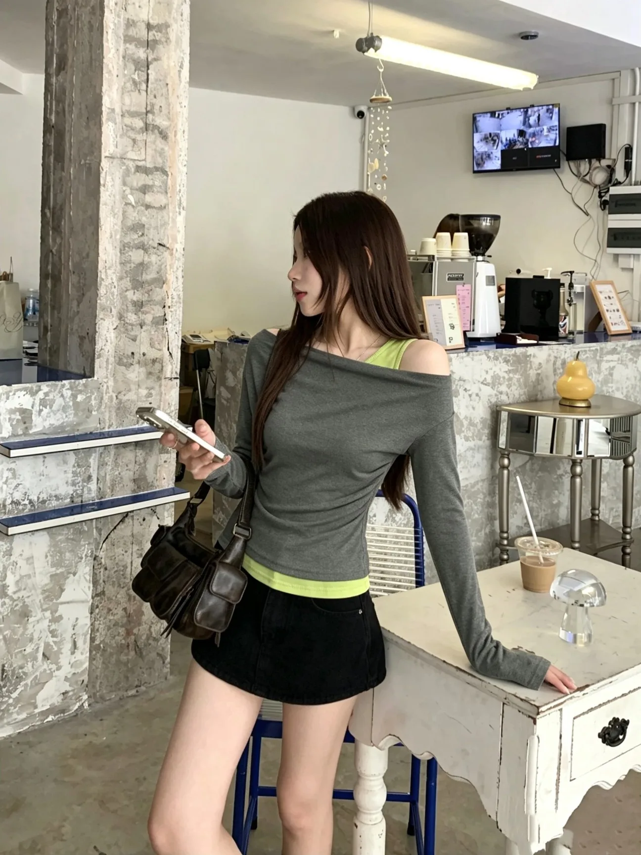 Korean Style Hot Girl New Color Collision Long Sleeve Shoulder Bared Waist Slimming Short Base T-Shirt Women's Fashion