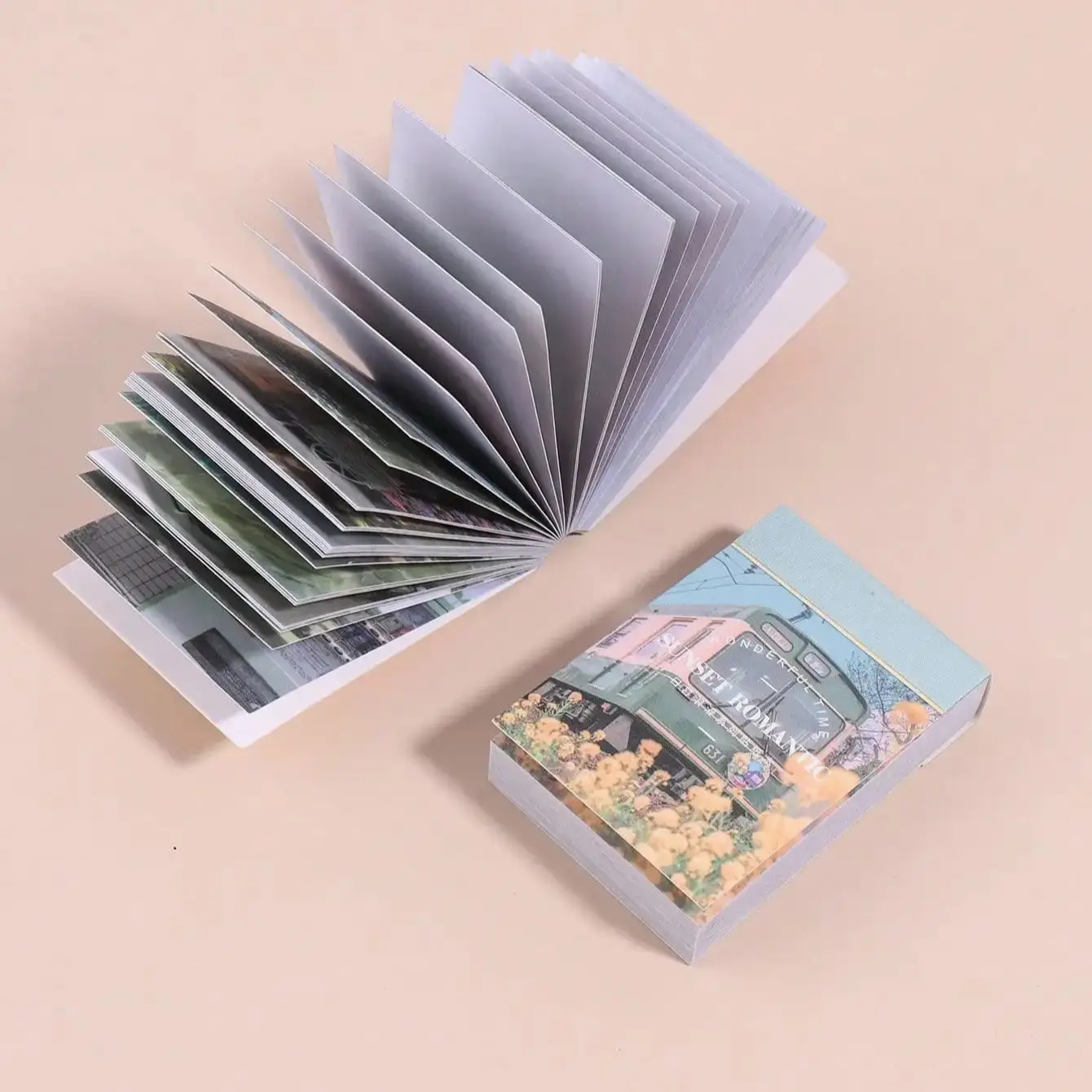 1冊の優しいスタイルの模様入り紙、非粘着性、さまざまなデザイン、スクラップブッキングや封筒の装飾に適しています。