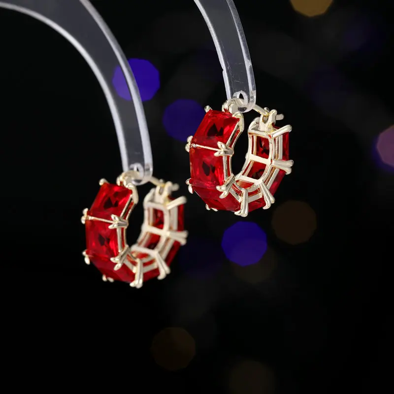 New fashionable and simple earrings, niche and dazzling square zircon delicate and small ring earrings