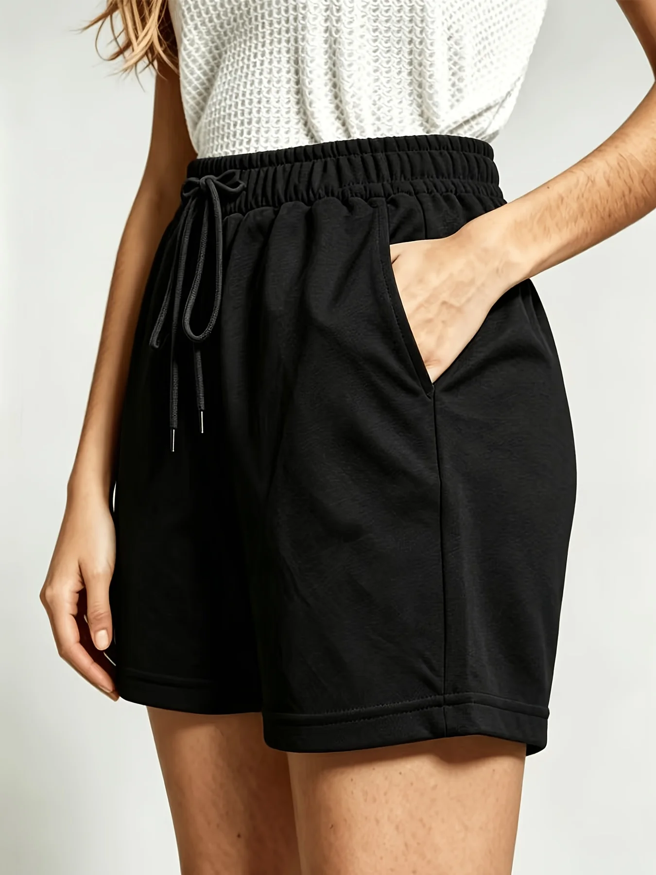 Ladies' Casual Shorts, Drawstring Design, Machine Washable, Slightly Elastic with Pockets Suitable for Elegant Summer Vacations
