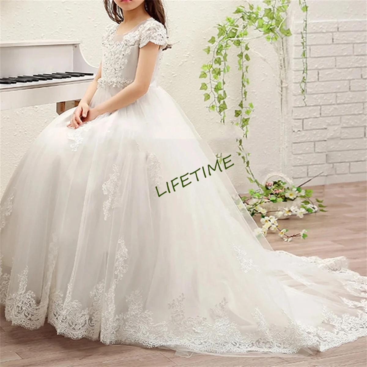 

Elegant White Lace Appliques Beading Flower Girl Dress For Wedding 2023 Princess A-Line Puffy O-Neck Kids First Communion Gowns