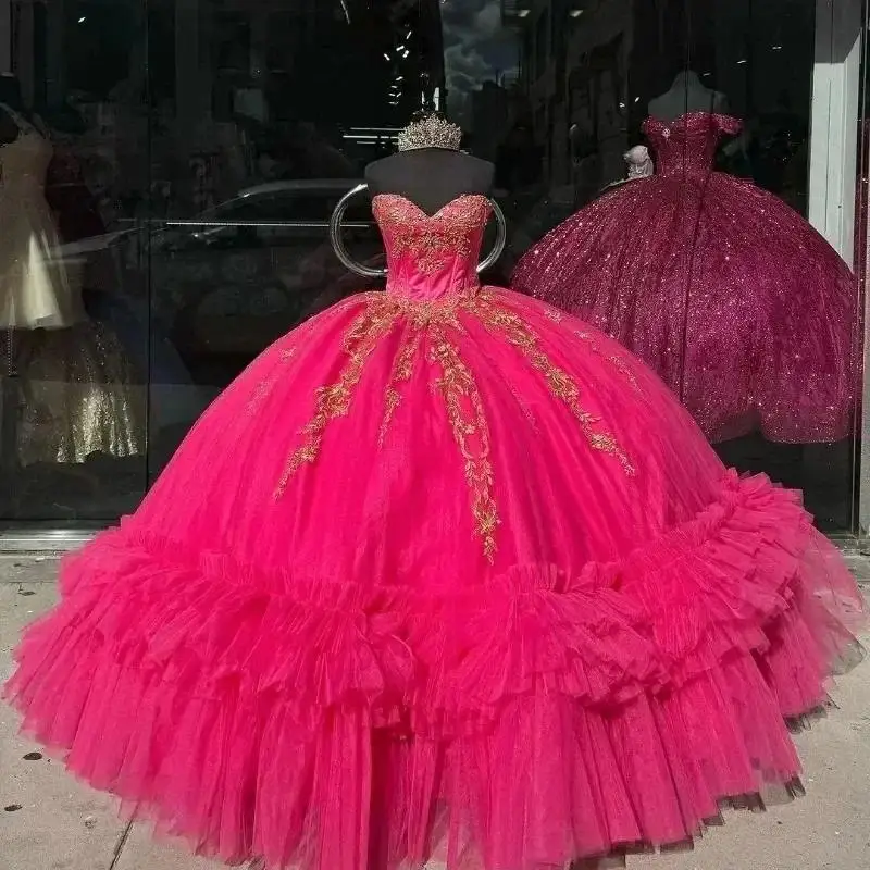 

Customized Rose Red Vestidos De 15 Quinceañera Popular Strapless Ball Gown Appliques Lace Tiered Vestido De Princesas