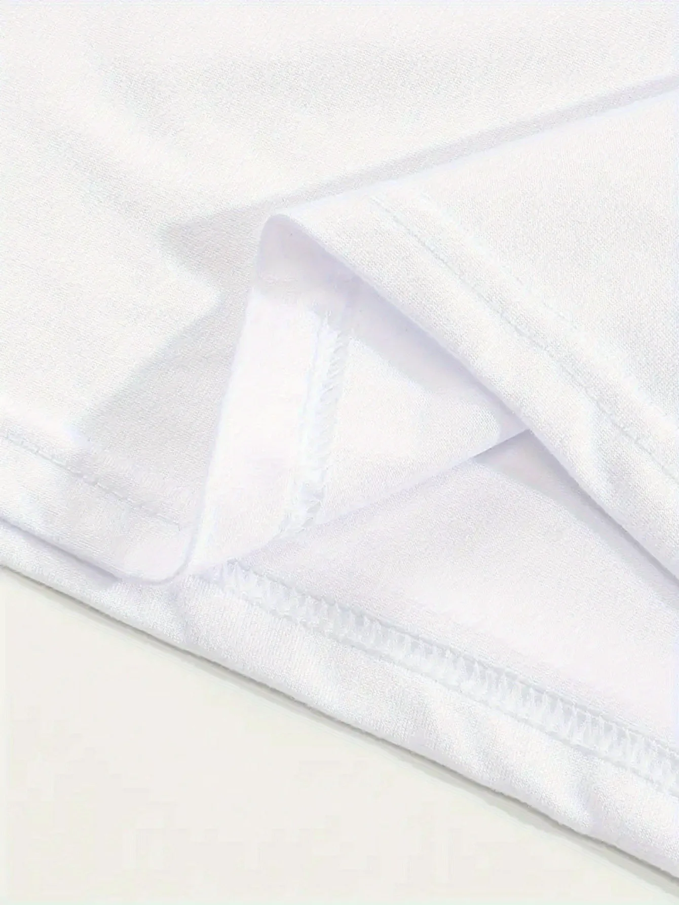 Wygodna damska koszulka casual z geometrycznym nadrukiem kotwicy, okrągły dekolt, krótki rękaw, swobodny top na lato.