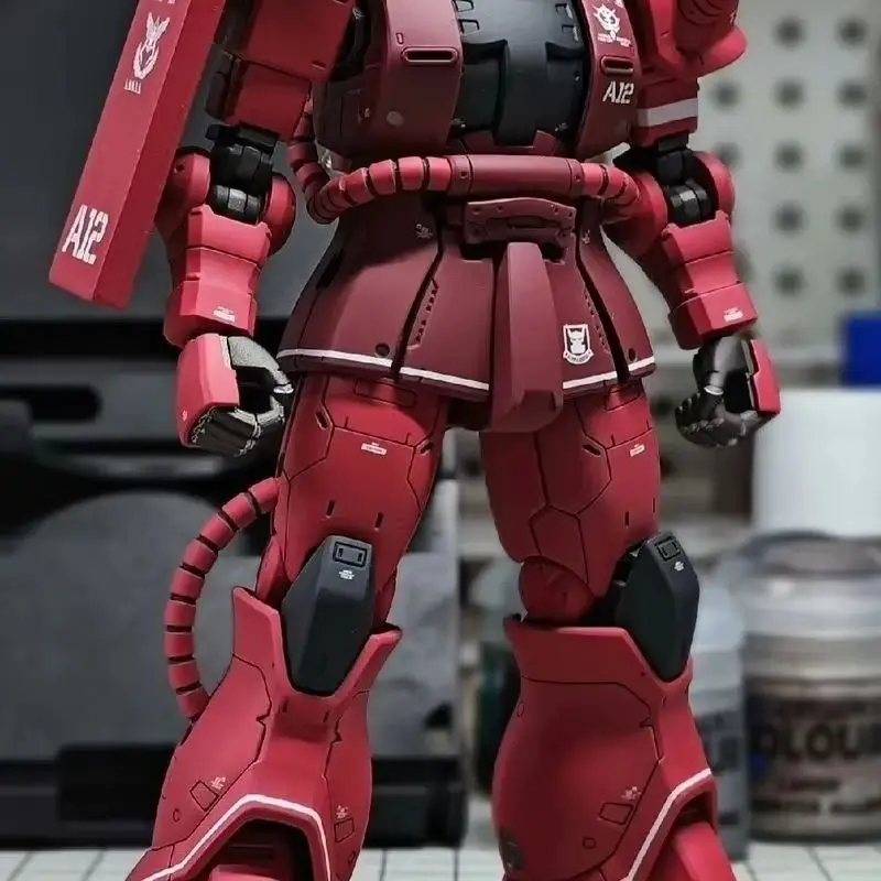 HG 1/144 GTO Char's Red Comet Zaku Kit di Modellismo da Assemblare, Action Figure, Decorazione da Scrivania, Regalo da Collezione per Ragazzi e Collezionisti